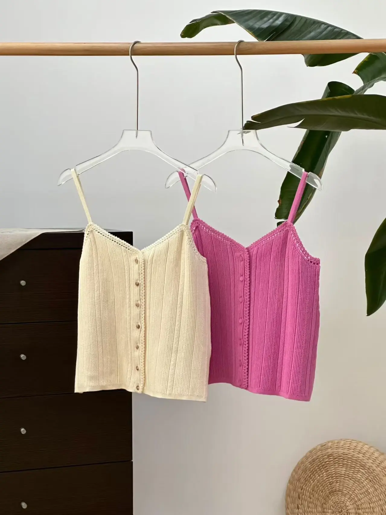 2026 2-Color Women's Hand Hook Lace Strap Knitted V-neck Single Breasted Open Strap Tank Top