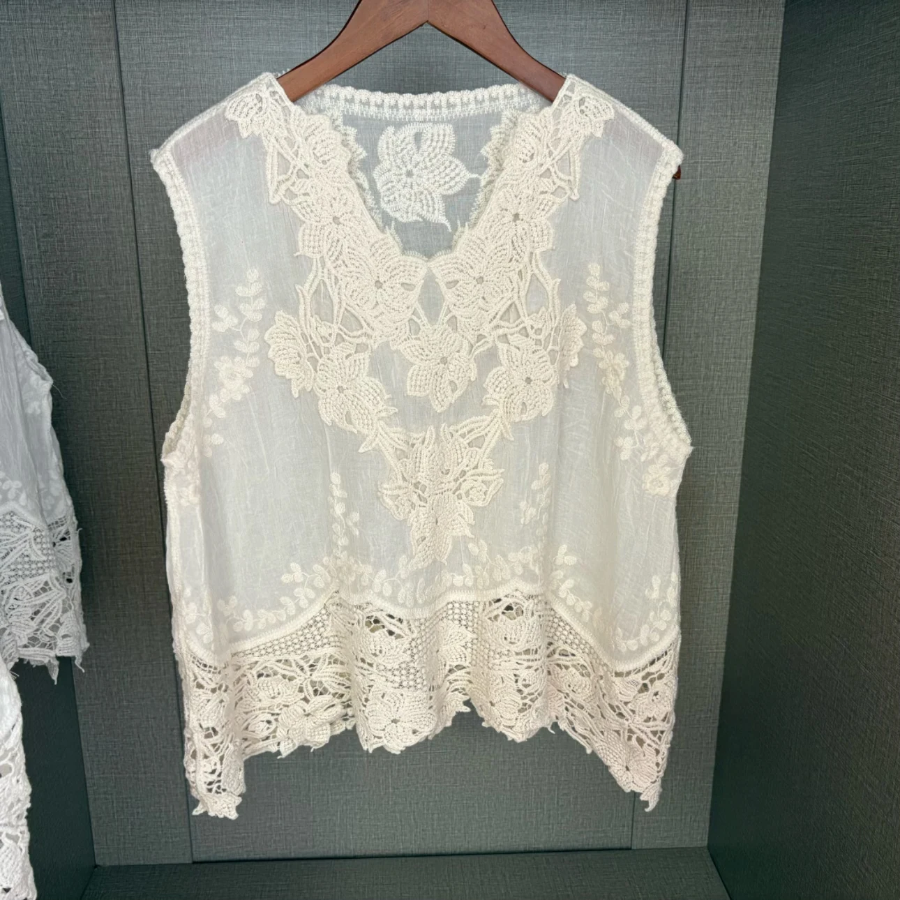 Women Sleeveless Floral Embroidered Lace Blouse Semi Sheer Crochet Knit Top Boho Festival Beach Wear Summer Vacation