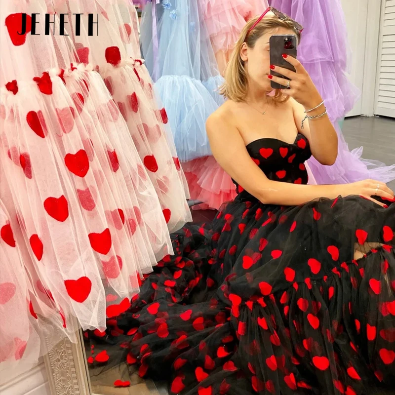 JEHETH Red Heart Prom Dress Tiered Tulle Strapless Sweetheart A-Line Charming Party Dress Sleeveless Vestidos De Graduación