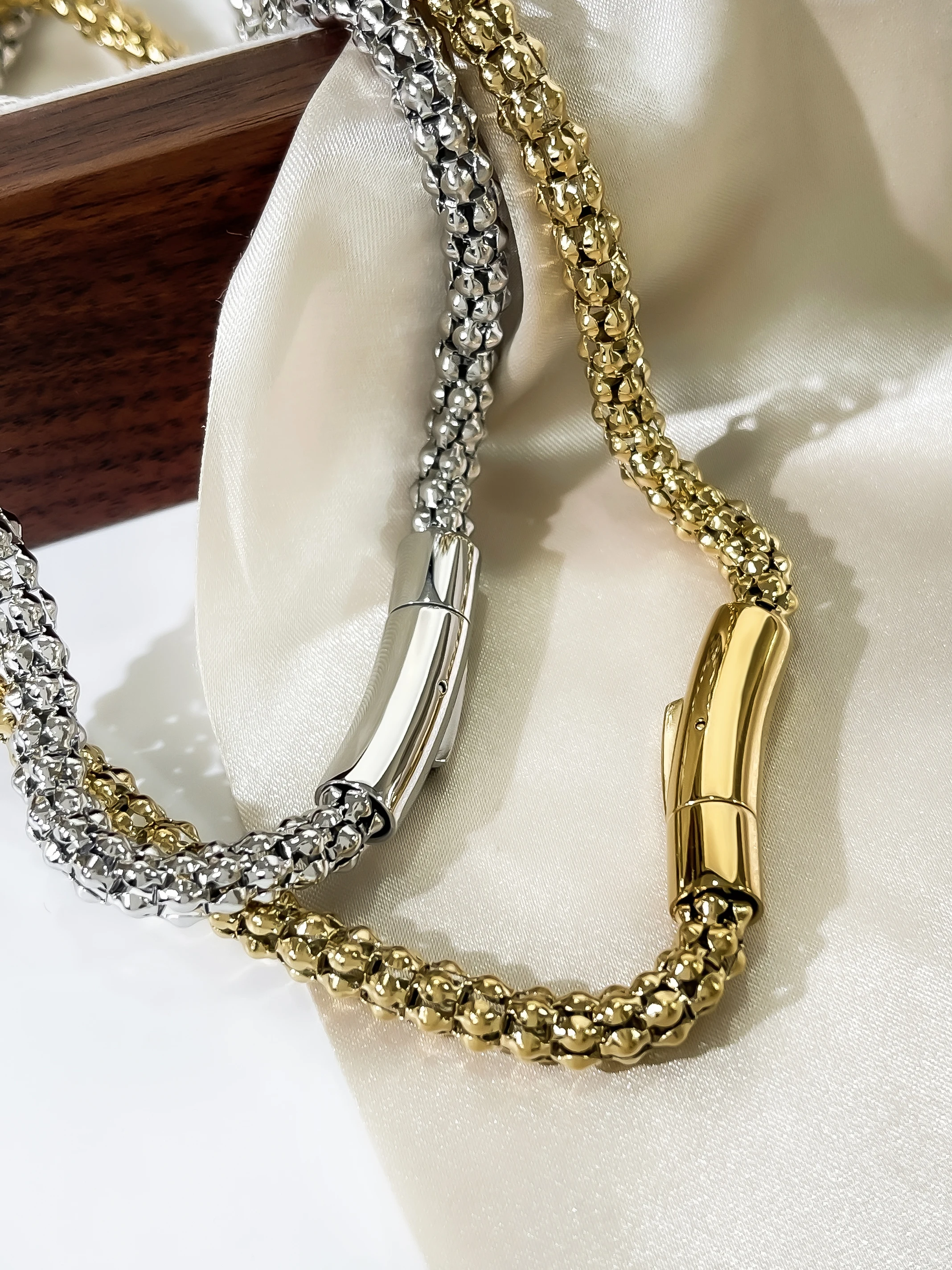 Peri\'sbox Statement Stainless Steel Hollow Choker Necklace for Women Men Hip-Hop Gold Color Clavicle Chain Fashion Jewelry Party