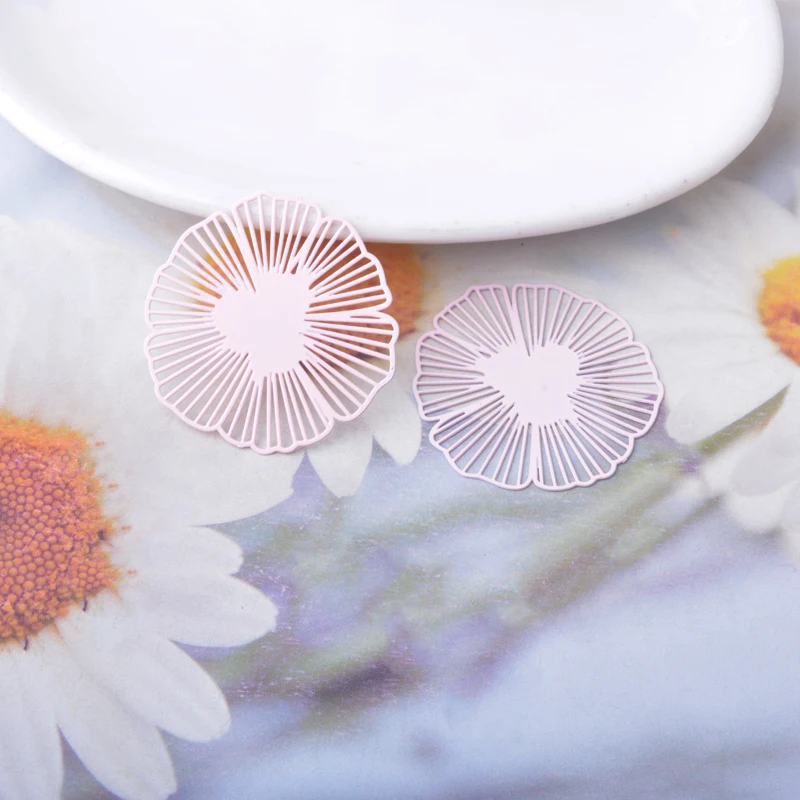 20 Stück AB8783 Messing-Schmuckblumen-Anhänger, bemalte Verbindungsstücke, DIY-Ohrring-Zubehör für Frauen – Detail 13