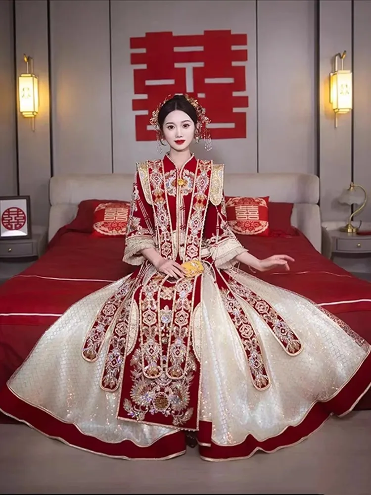 ชุดแต่งงานเจ้าสาวสไตล์จีนแบบใหม่ มงกุฎรูปนกฟู ผ้าคลุมศีรษะสีแดง และพาวิลเลี่ยนสำหรับงานเลี้ยงฉลอง ออกแบบมาสำหรับสาวร่างเล็ก