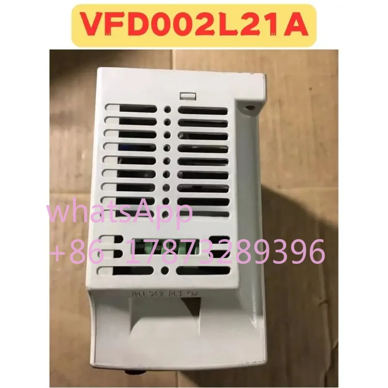 Gebrauchter Frequenzumrichter VFD002L21A Normale Funktion getestet OK