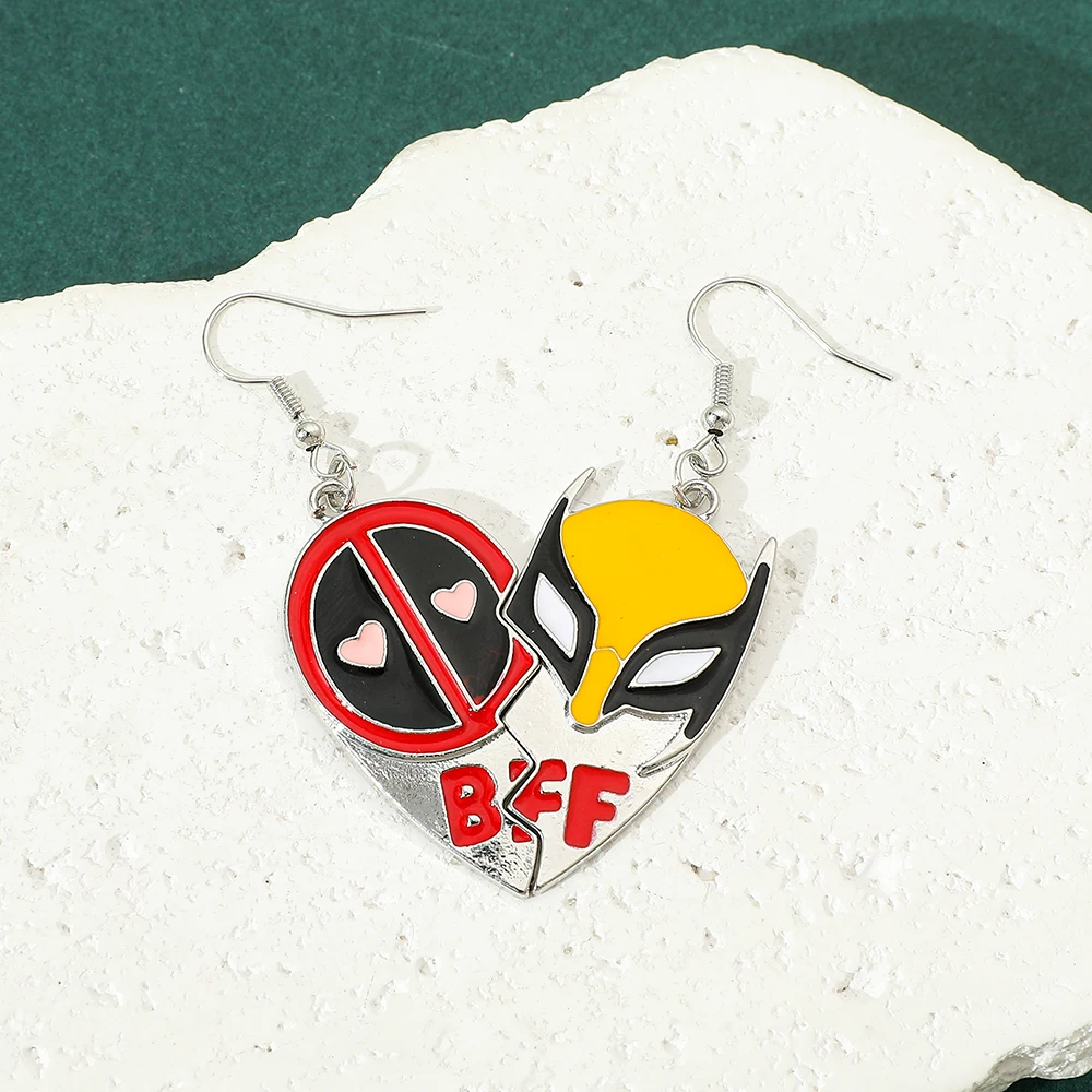 Cartoon Deadpool & Wolverine BFF Heart-Shaped Splicing Superhero Ornament for Creative Movie Fan Accessories Gift