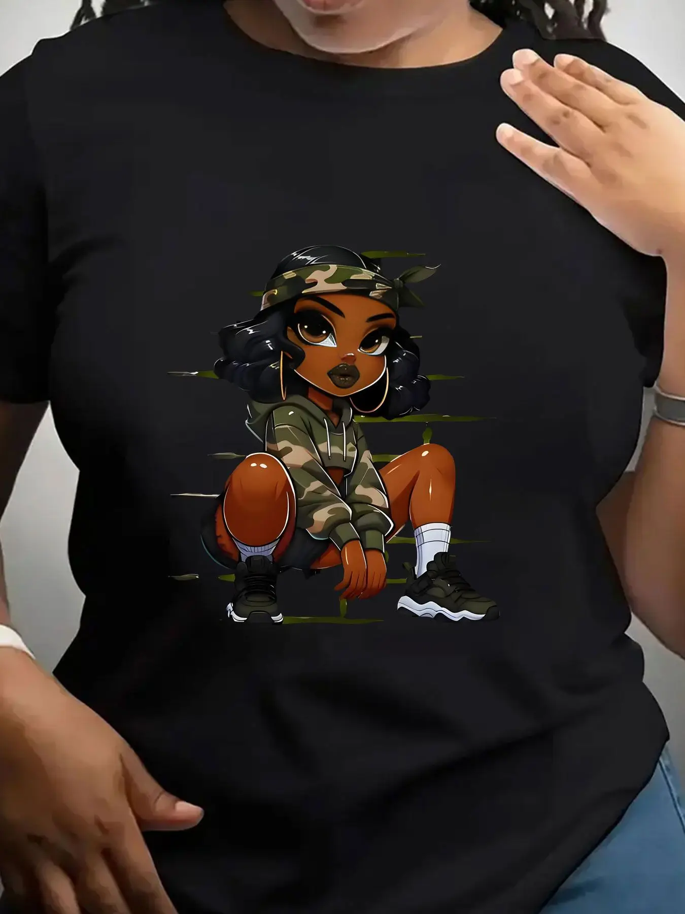 Women's Trendy Crew Neck T-Shirt Camouflage Girl Squatting Pose Print Suitable for Casual Sportswear