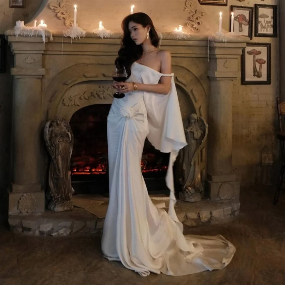 SylCue Eleganckie Długie Sukienki Damskie z Marszczeniami, Dekolt typu Slash, Odkryte Plecy, Ozdoba z Kwiatami 3D i Wstążką, Suknia Wieczorowa na Bal Maturalny, Vestidos