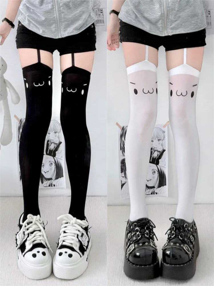 Süße Lolita-Strumpfhose aus Samt, oberschenkelhohe Strümpfe mit Strumpfbändern, japanische Subkultur, niedliche Emoji-Drucke über dem Knie, Hosenträgersocken