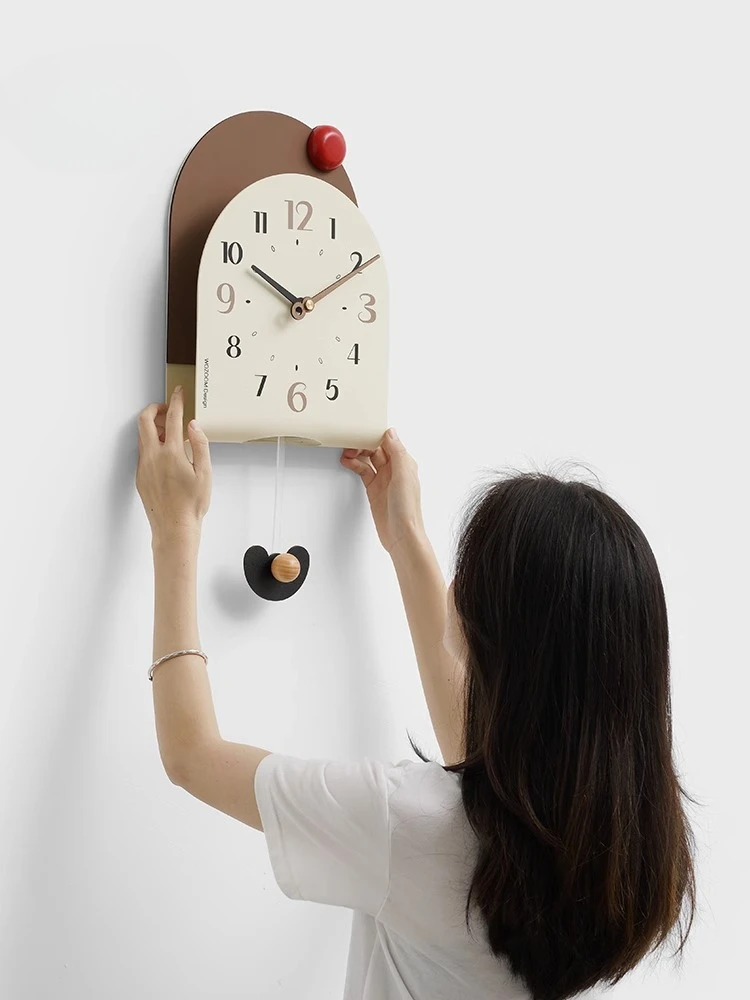 Punch-free Round Wall Clock Simple and Modern Living Room Creative Wall-mounted Clock Household Modern Swingable Hanging Watche