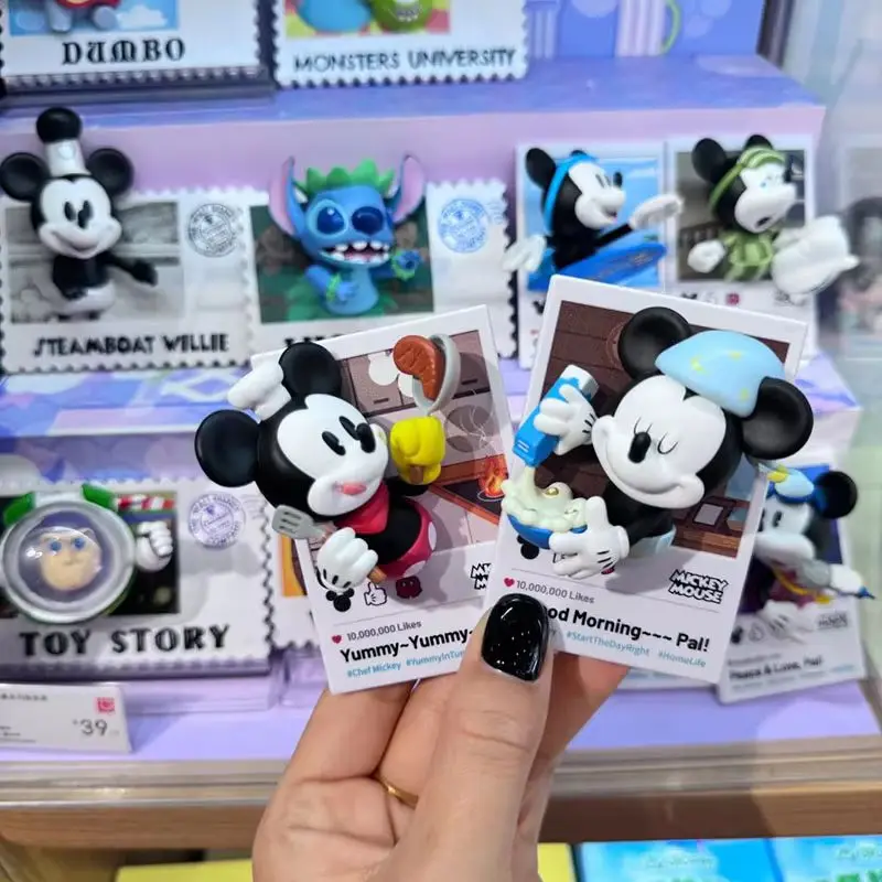 Asli Disney Kartun Mickey Seri Kehidupan Menyenangkan Kotak Buta Stiker Kulkas Figur Aksi Magnetik Hadiah Ulang Tahun untuk Mainan Anak Perempuan