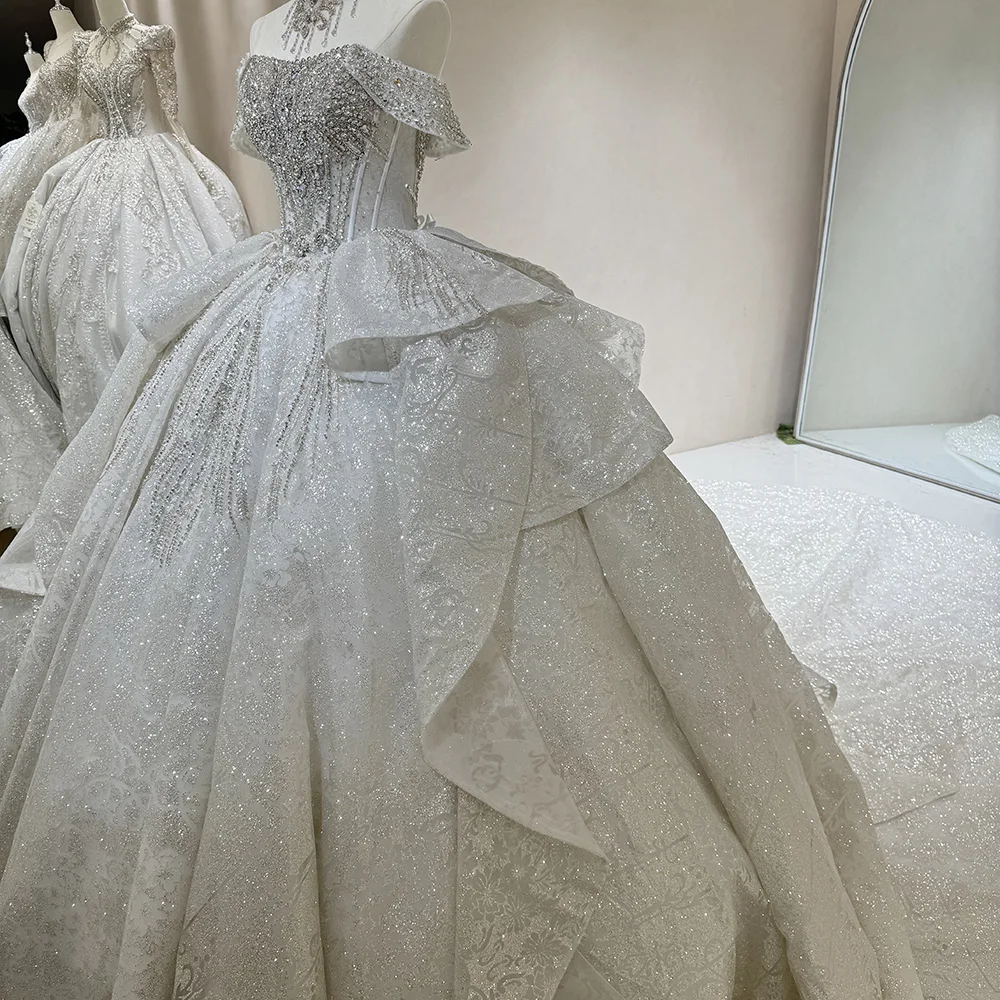 فستان زفاف أنيق لامع مطرز بالكامل مع فستان عروس الأميرة بأكمام قصيرة وكشكشة مخصصة فيستدو دي نوفيا #4