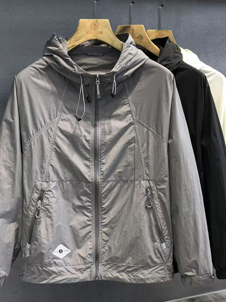 

Summer 2025 Men's Casual Lightweight Fiing Sun Protection Jaet Comfortable Breathable Loose Fit Long Sve Hooded Coat