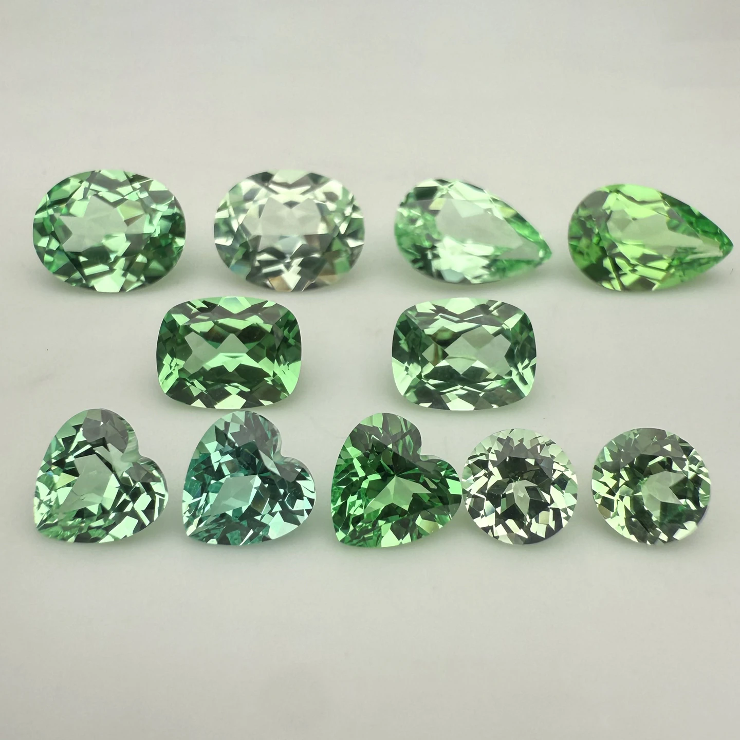 Meisidian Synethetic Green Sapphire Mixed Shapes Gemstone Heart Round L-Cushion Oval Pear  Corundum Stone