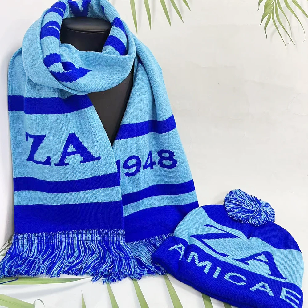 Hellblaues und königsblaues ZA 1948-Set aus Strickschal und Mütze