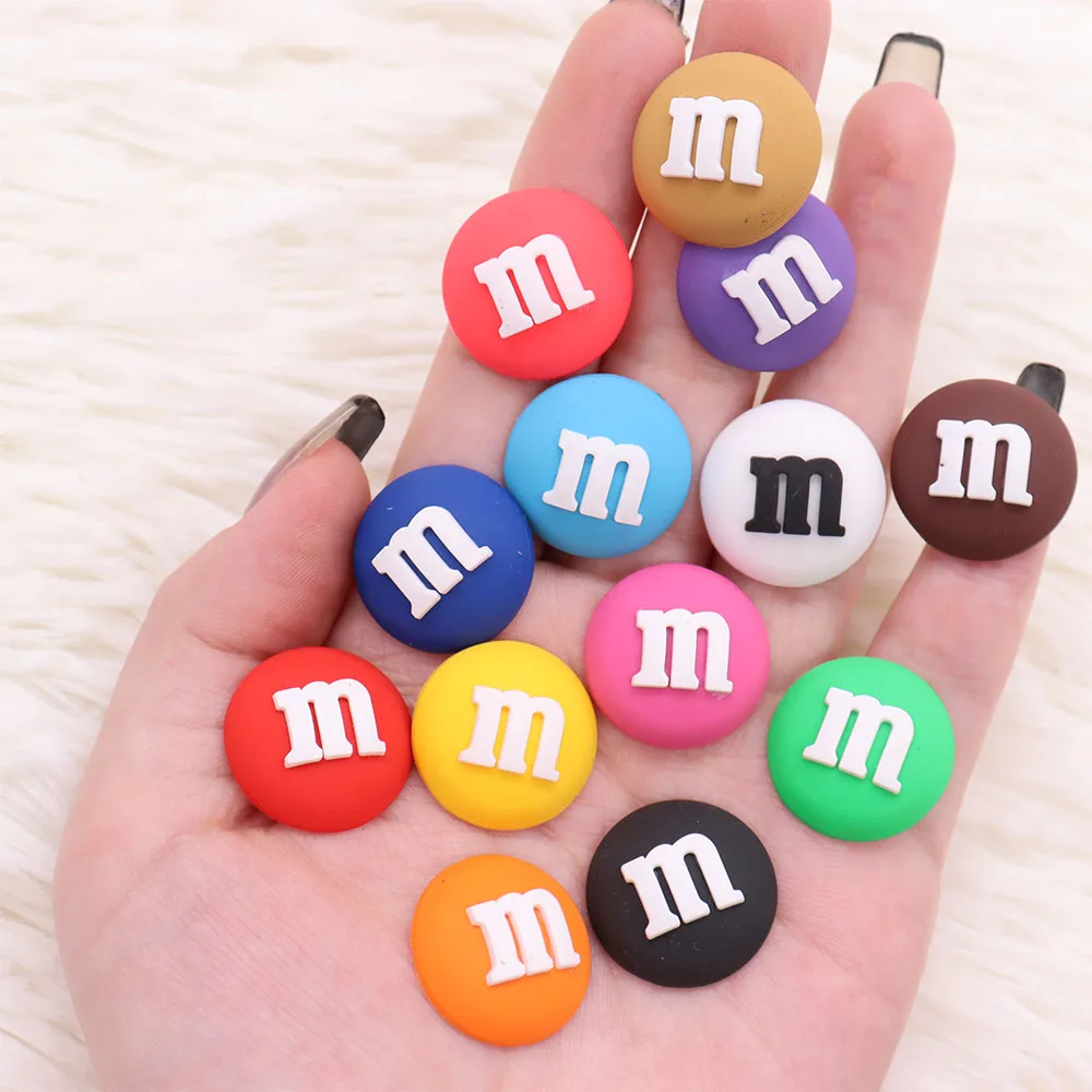 Sell Retail 1-25pcs PVC Shoe Charms Colorful Circular Letter M PVC Accessories Shoes Buckles Fit Wristbands Kids Party Gift