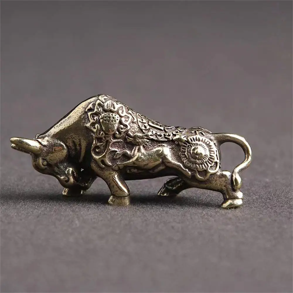 Mini Brass Wealth Bull Figurine Pendant Vintage Feng Shui Ornament Metal Animal Statue for Home Desktop Decoration ornament