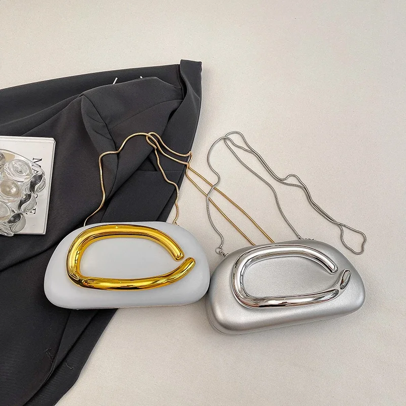 

Women PU Leather Trendy Clutch Purses with Chain Metal Decoration Evening Bag Hand-held Shoulder Clutch Bag for Evening Dinner