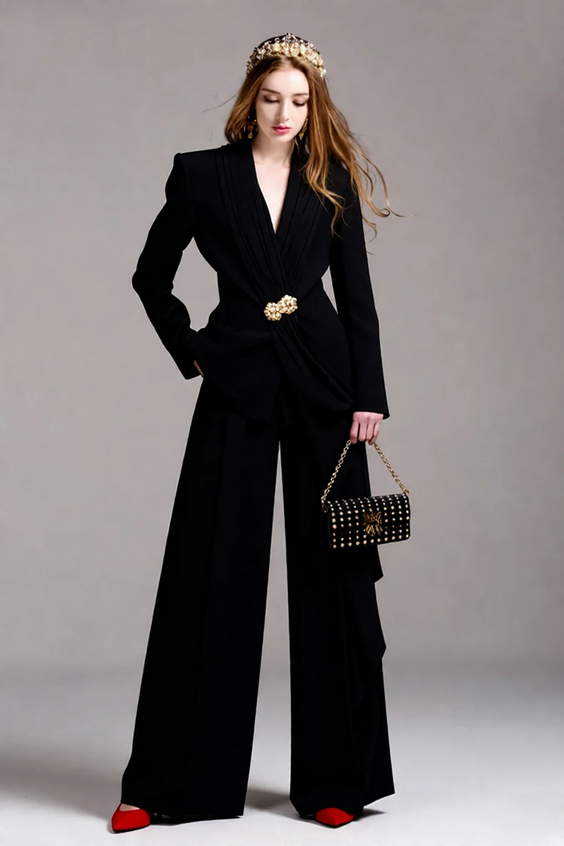 Conjunto de blazer plissado preto feminino com broche decorativo e calças de perna larga, terno elegante de duas peças para senhora do escritório