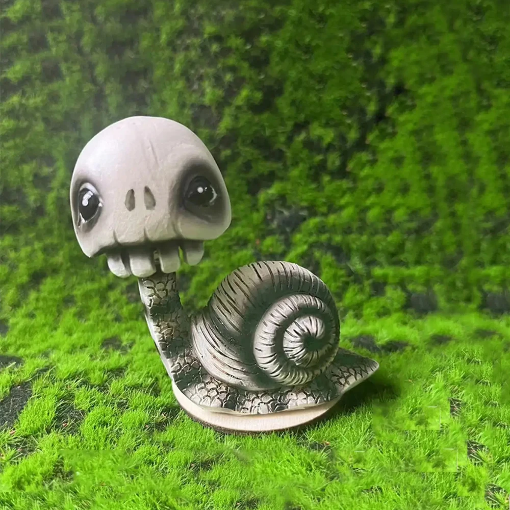 1pc- Halloween Shaking Skull Snail Decoration