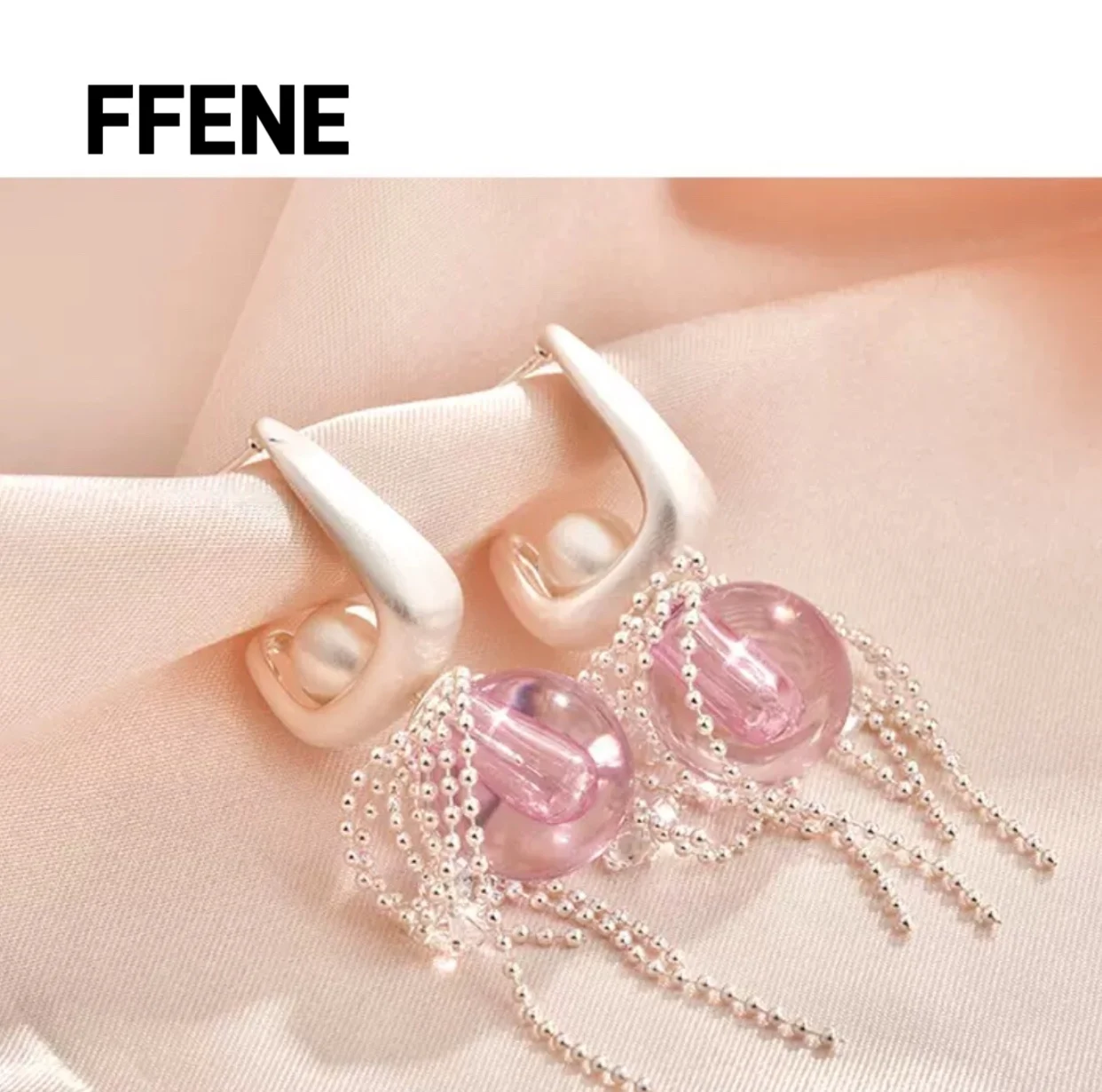 

Hot sale a pair of pink crystal bead bow tie fringe earrings, luxurious and personalized design earrings, high-end ear accessor