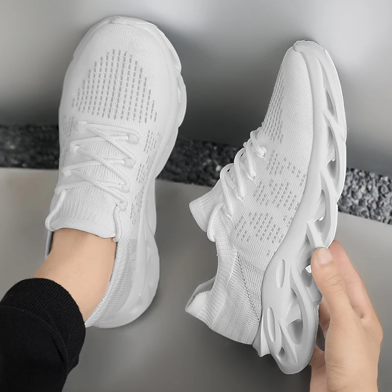 新しい春と秋のランニングネット表面通気性レジャースポーツシューズメンズラブウォーキングライトトレーニングフィットネスシューズ