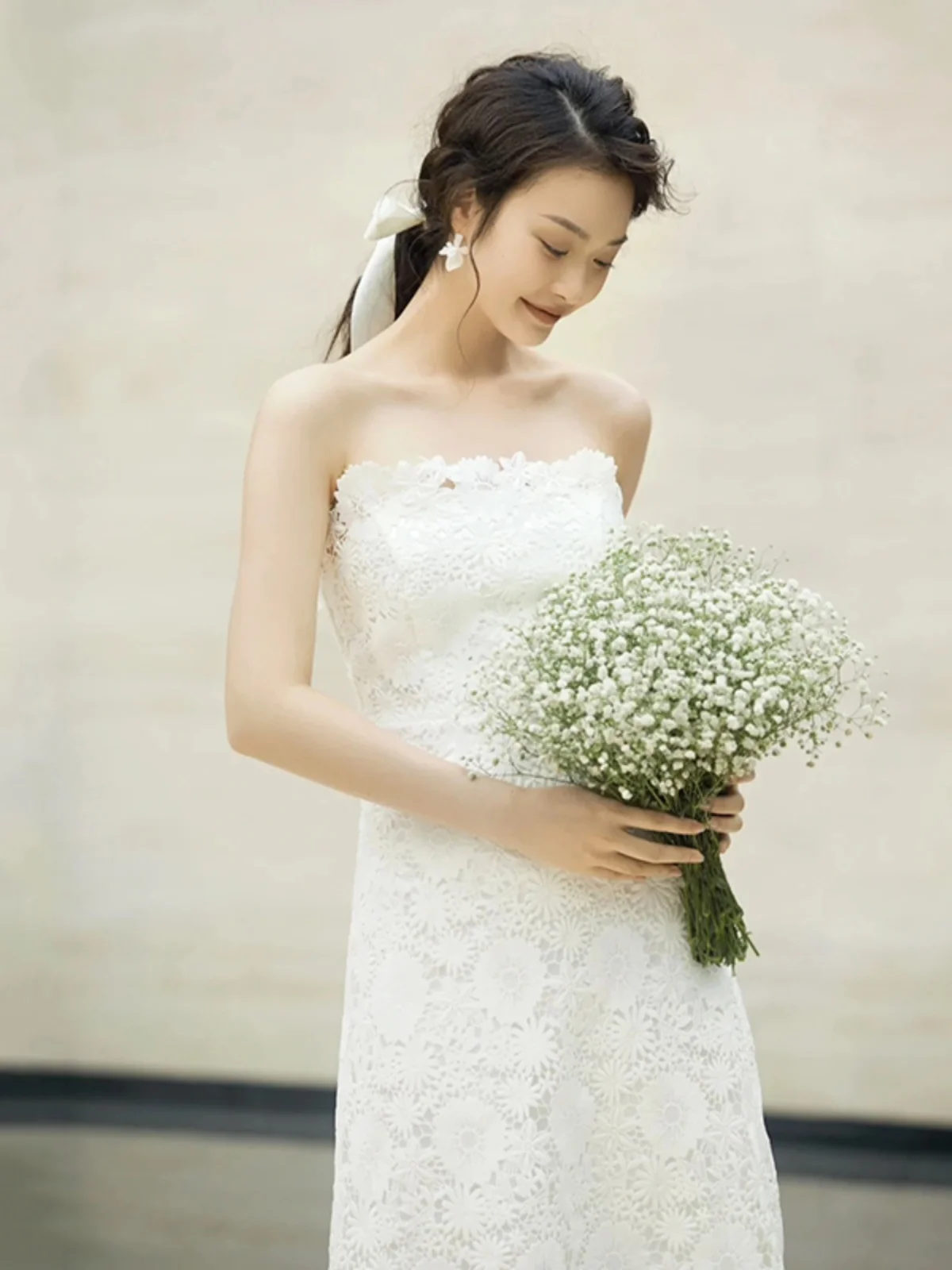 

Простое винтажное белое кружевное свадебное платье без бретелек А-силуэта для невысоких женщин, кружевное свадебное платье