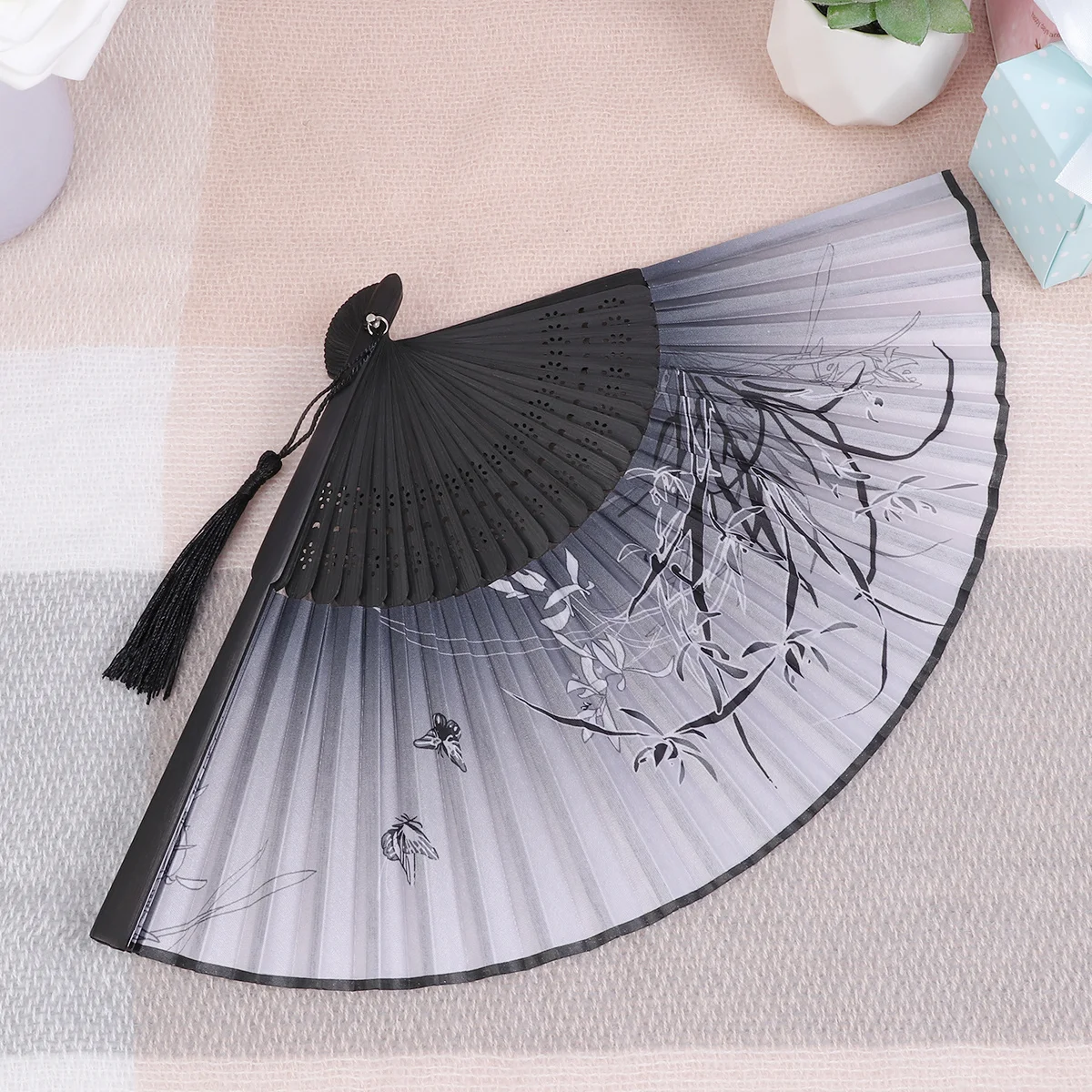 Abanico plegable de bambú, abanico de estilo japonés antiguo, elegante diseño Floral, borla para decoración de baile de boda, verano