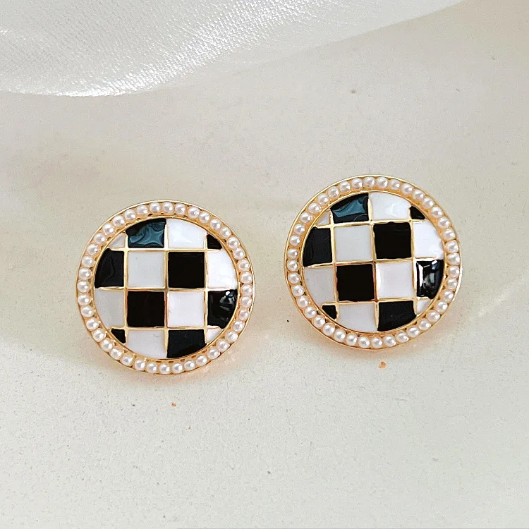 

1 Pair of Korean Black and White Checkerboard Personalized Temperament Round Earrings Women's Jewelry Accessories 1 Dollar Items