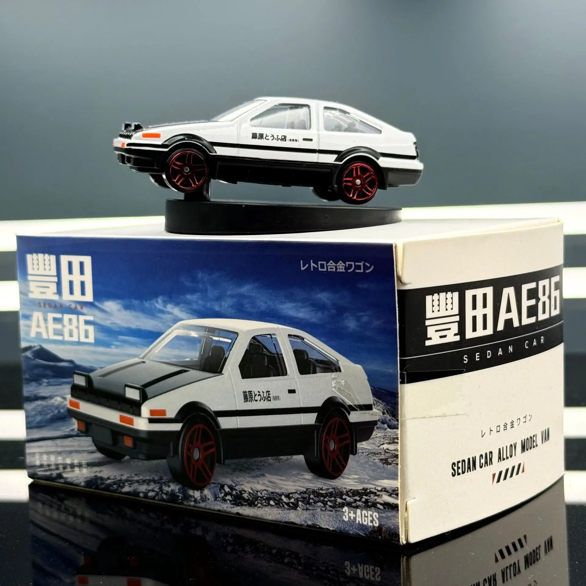 1:64 AE86 Diecast Car Model Rotating Drift Dashboard Ornament Classic Alloy Vehicle Collectible Toy Gift for Men
