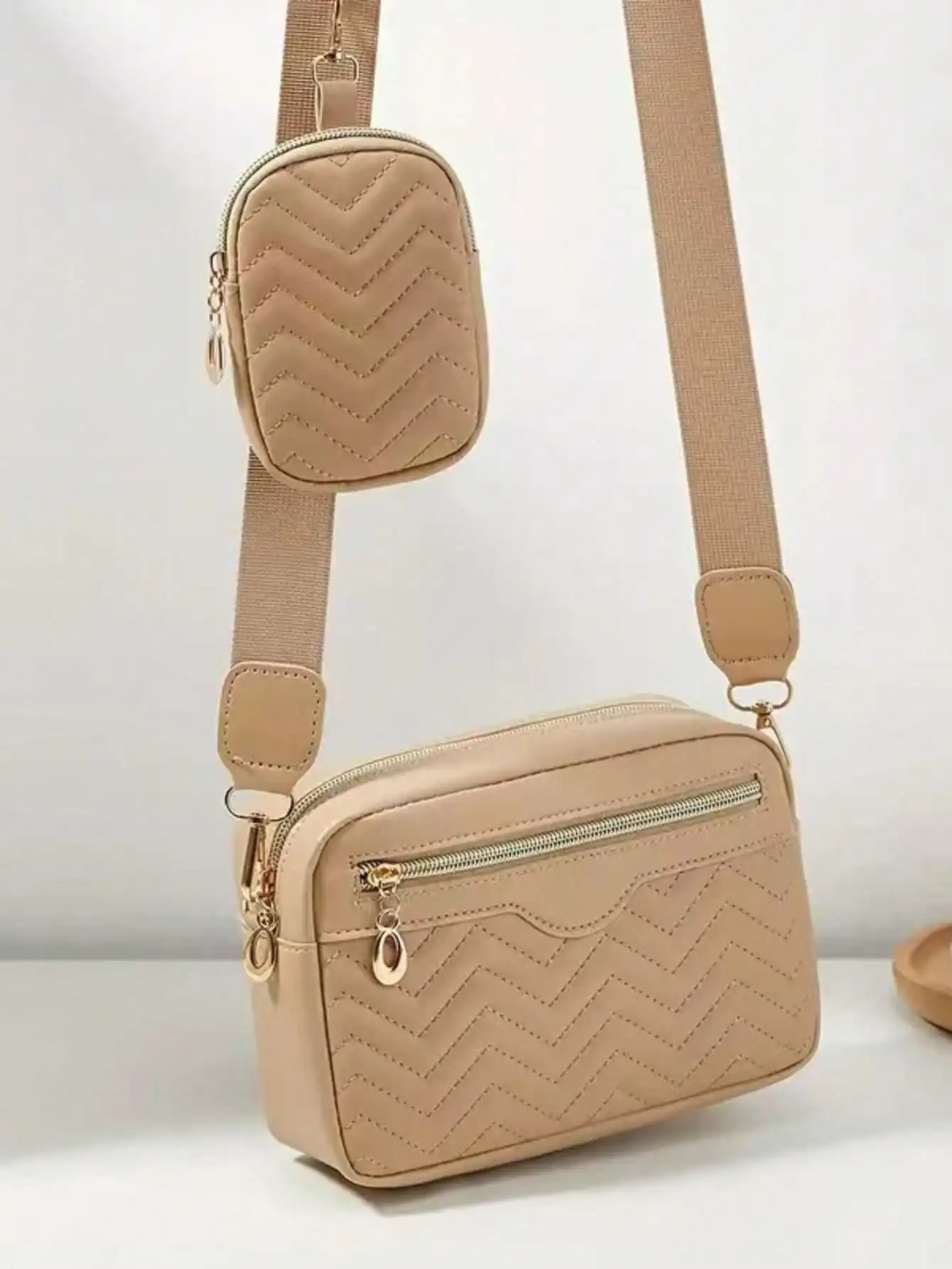 

Women's One Shoulder Diagonal Crossbody Bag, Fashion V-Shaped Quilted Phone Pouch, Cosmetic Bag, Casual Handbag