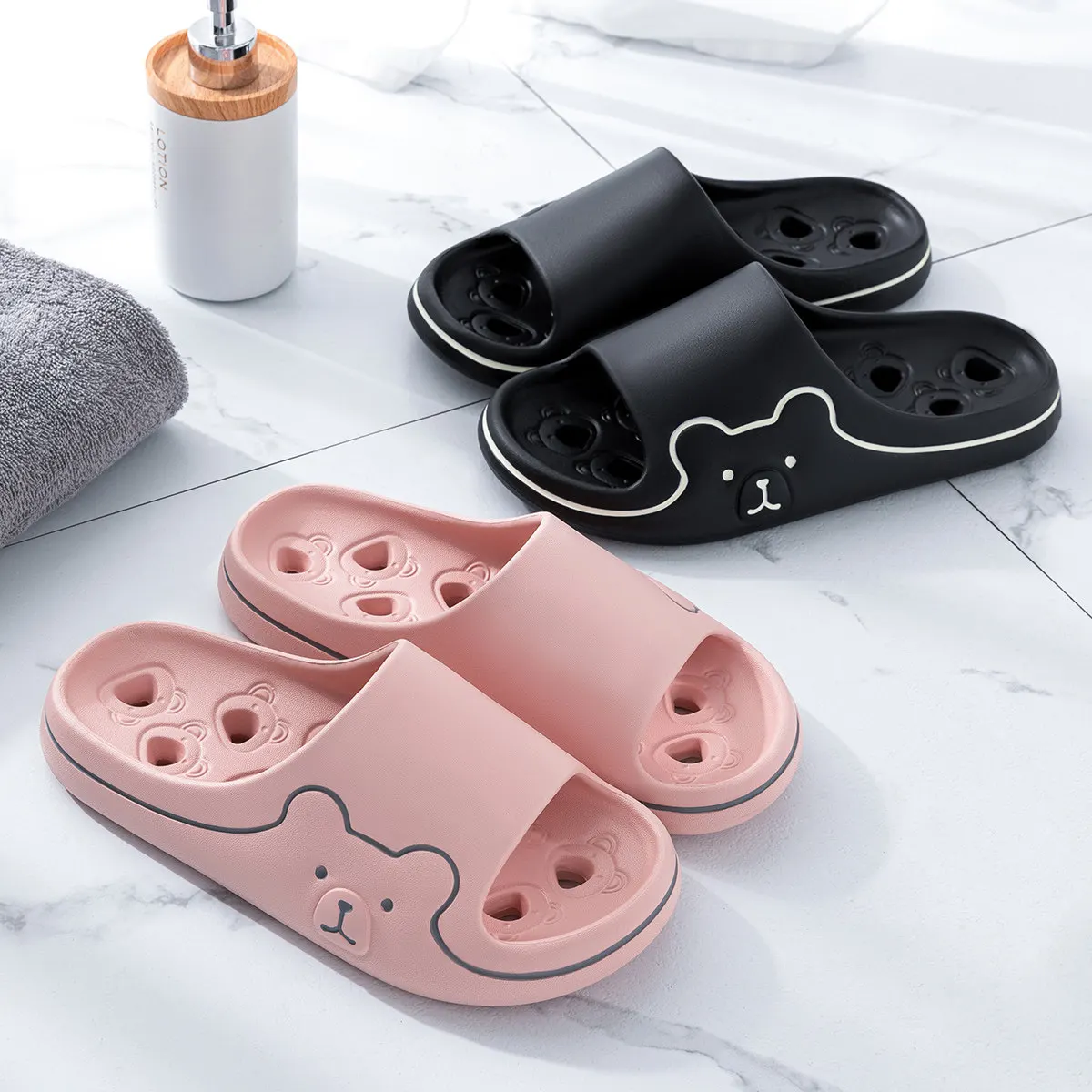 Cartoon Bear EVA Hollow Drain Shower Men Women Slippers Water Leak Non Slip Bathroom Slides Thick Sole Indoor Summer Sandals