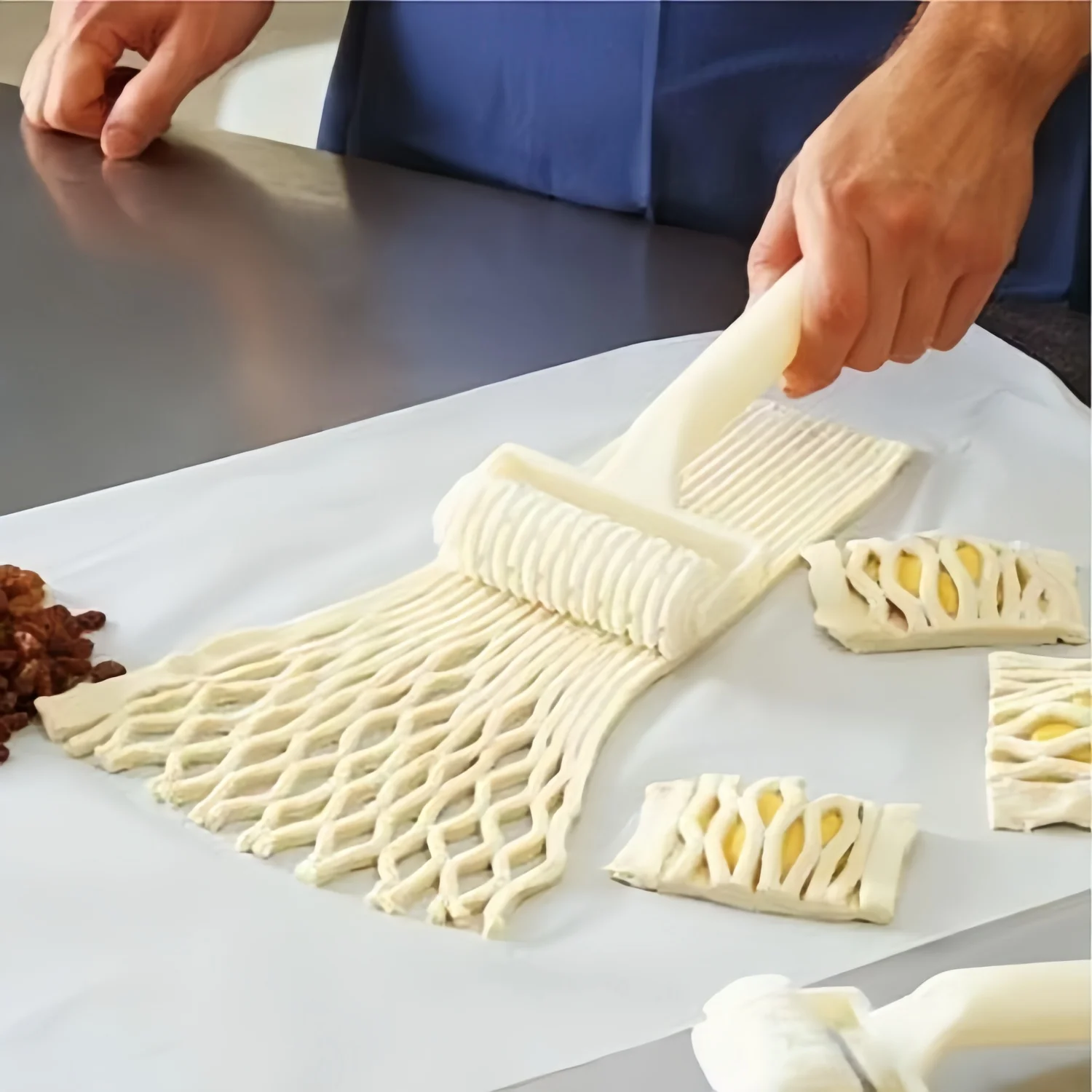1/3pcs Pastry Roller Cutter Plastic Multi-Slot Pizza Pie Crust Needle Wheels for Grid Cutting Kitchen Gadget Manual Baking Tool