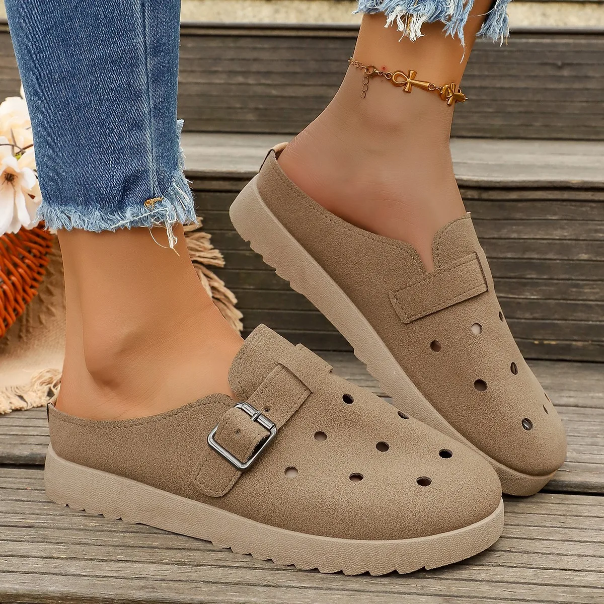 2026 Spring and Summer Women's Adjustable Buckle Decorative Clogs Baotou Slippers Outdoor Leisure Solid Color Breathable Slipper
