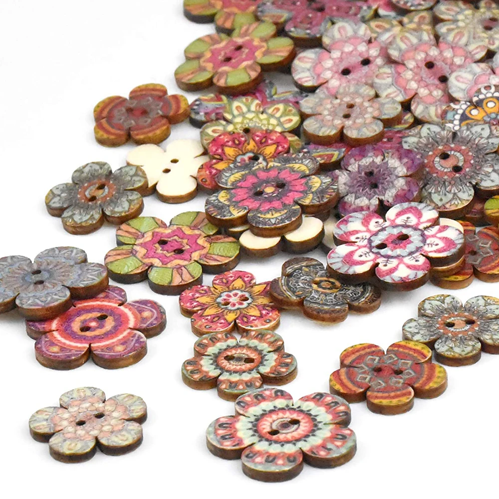 100pcs Színes virágos Szállodai küldönc retro Fa- Szállodai küldönc 2 holes Összevarrás Szállodai küldönc számára Kötés scrapbooking DIY crafting dekorációs