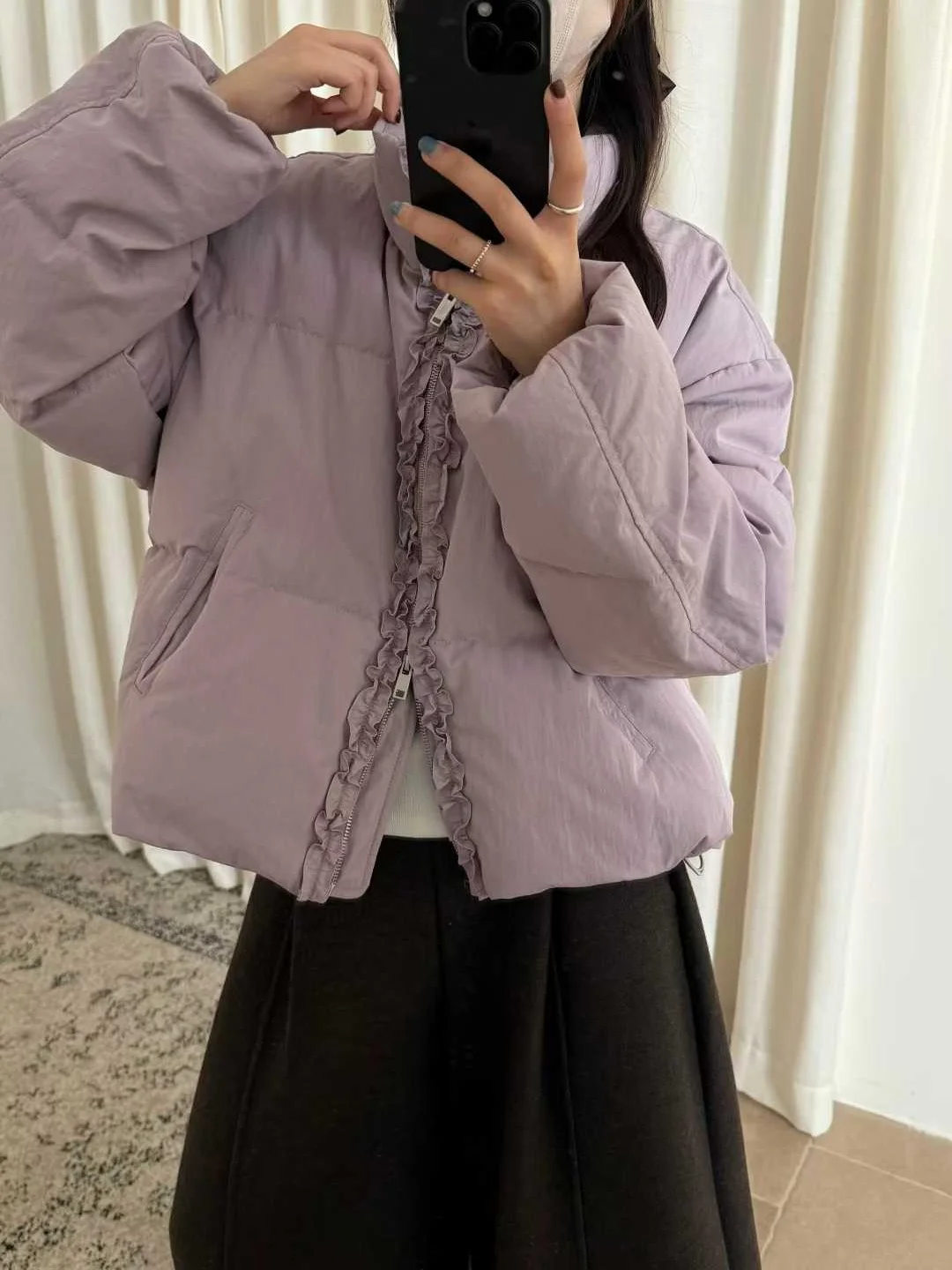 

Корейская теплая женская зимняя куртка-пуховик с рюшами на воротнике, длинными рукавами и застежкой-молнией, стандартный крой