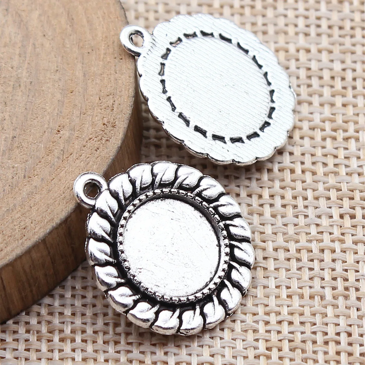 WYSIWYG 10pcs Inner Size 12mm Antique Silver Color Round Simple Style Cameo Cabochon Pendant Base Setting For DIY Jewelry Making
