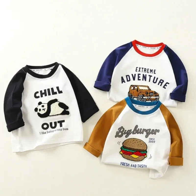 Neues Frühlings-Langarm-T-Shirt für Jungen mit Patchwork-Farbblock-Design aus Baumwolle Mehrfarbiges Kinder-Oberteil