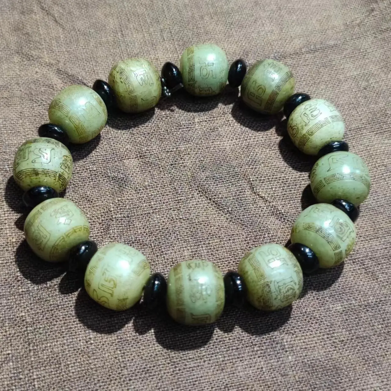 1pcs/lot Treasured many years natural Hetian jade bracelet Ancient jade Engrave six-character mantra Prayer beads Collectible