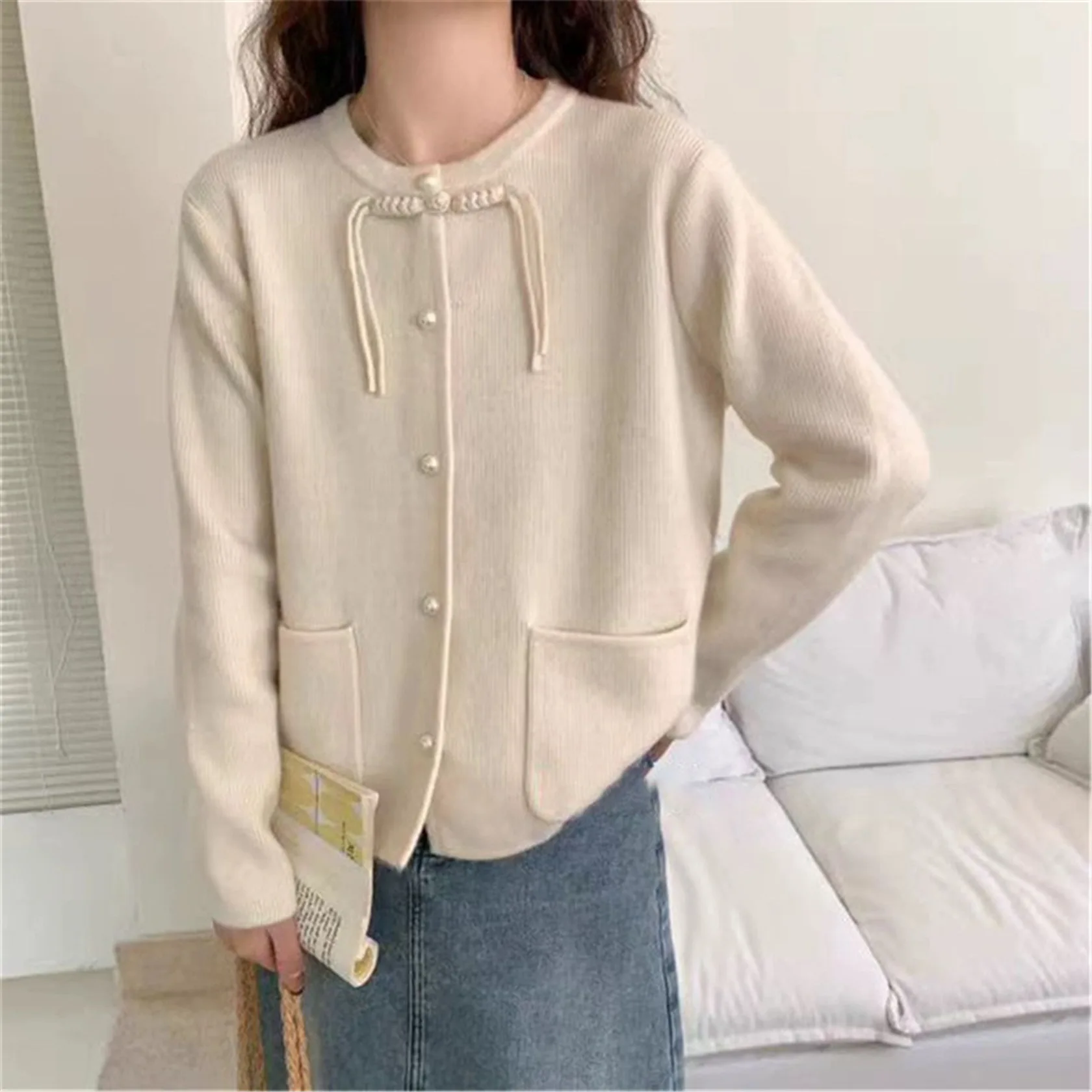 2024 Autumn and Winter New Pearl Button Tassel Pan Button Knitted Cardigan Round Neck Single breasted Temperament Top