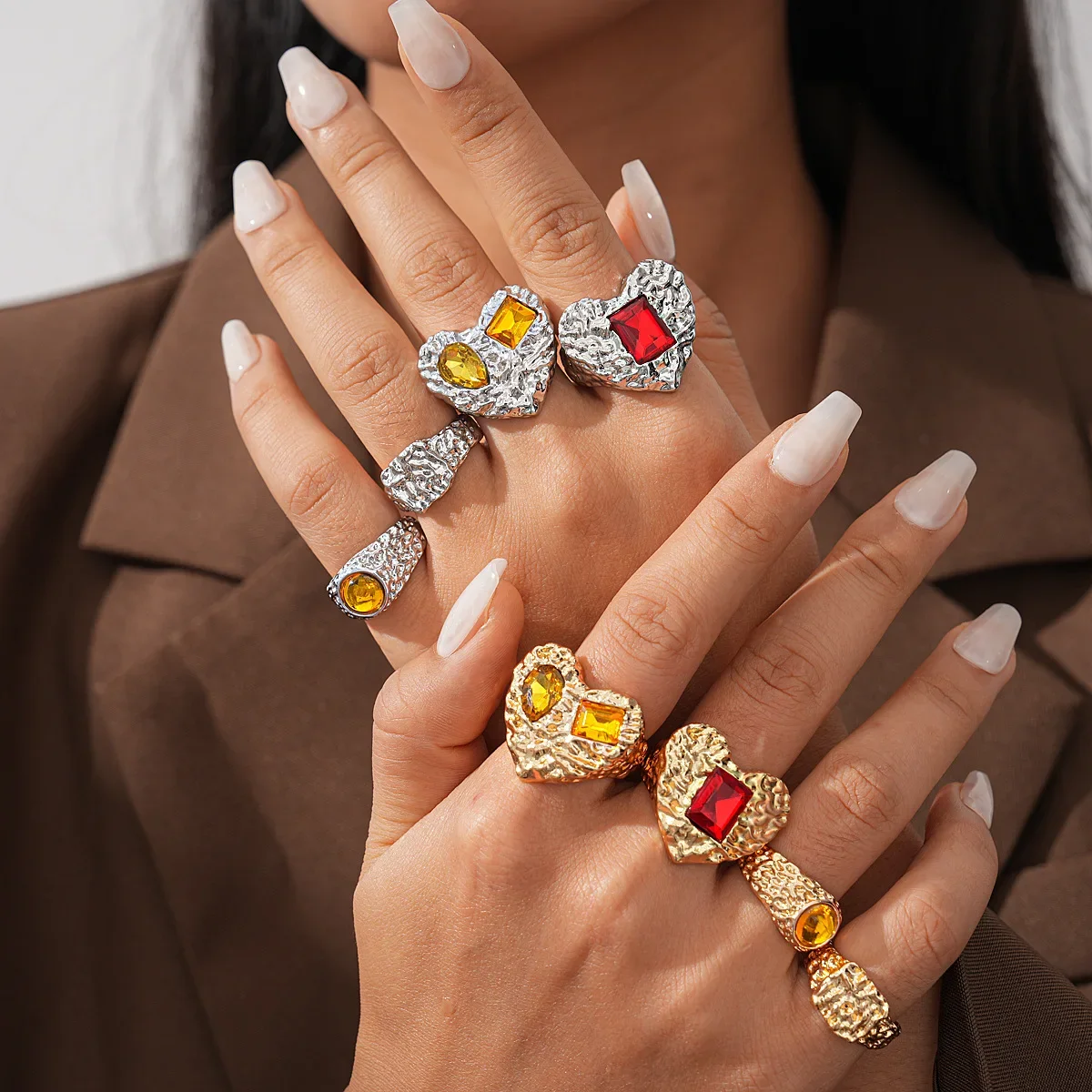 4PCS/Set Lava Textured Chunky Love‑Heart Finger Rings for Women,Punk Metal Geometric Ring Inlaid With Imitation Square Crystal,Hypoallergenic Finger Jewelry for Daily Street Club Party Birthday Holiday Gift Accessories