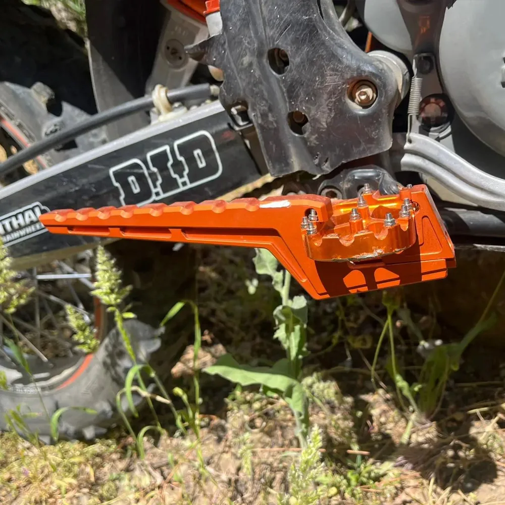 

Footpeg Extended For HUSABERG TE 125 250 300 FS 450 650 570 FE 250 350 390 501 570 450 550S/E 650E Passenger Foot Peg Extensions