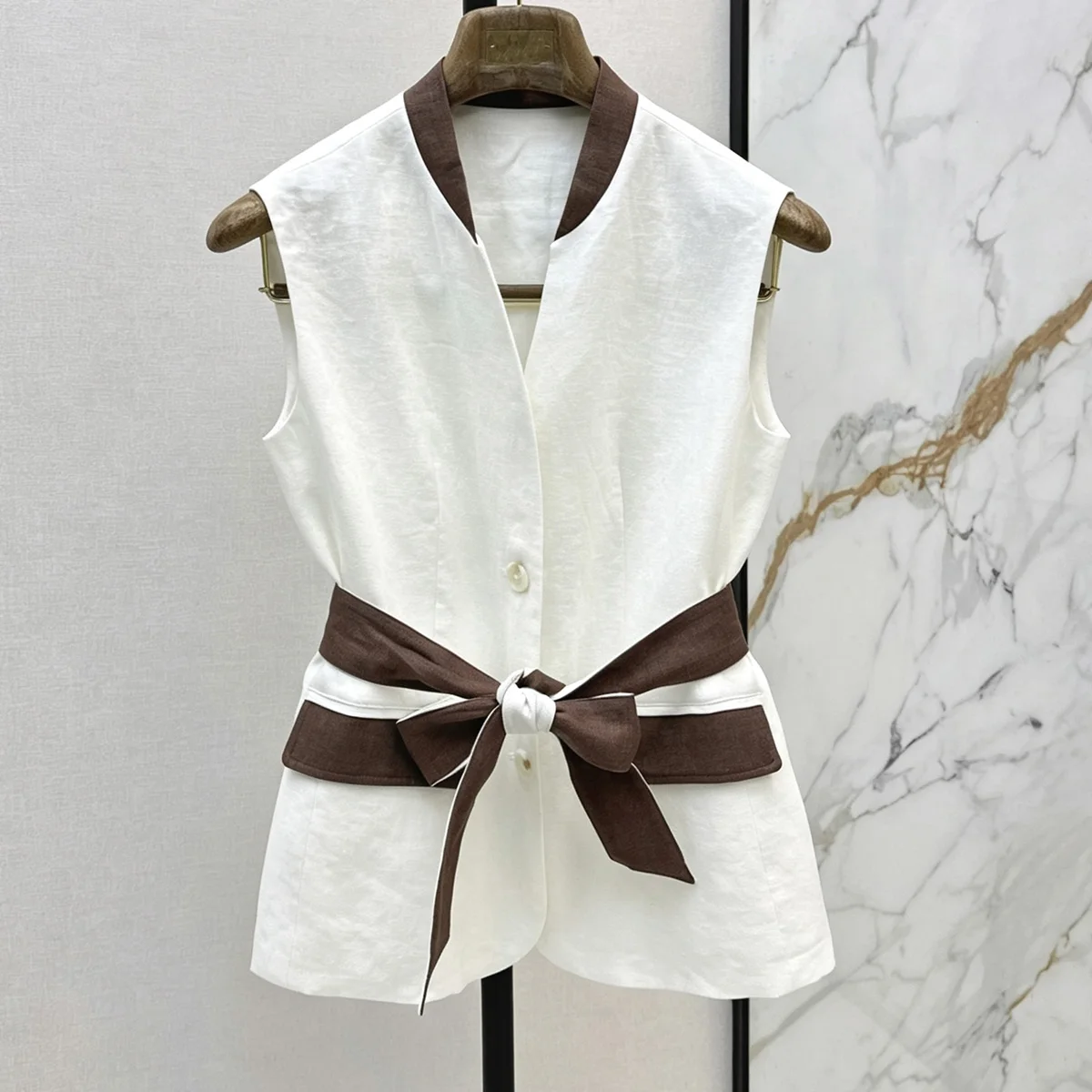 High Quality Women Stand Collar Sleeveless Vest Contrast Trim Self Belt Bow Tie Button Front Cropped Waistcoat lyt2670830