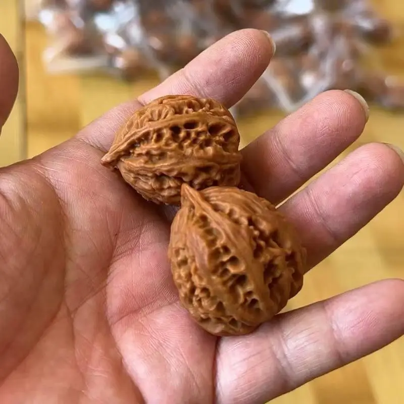 2Pcs Collectible Natural Wenwan Walnut Handballs Handmade Health Grip Balls for Wrist Exercise Daily Relax
