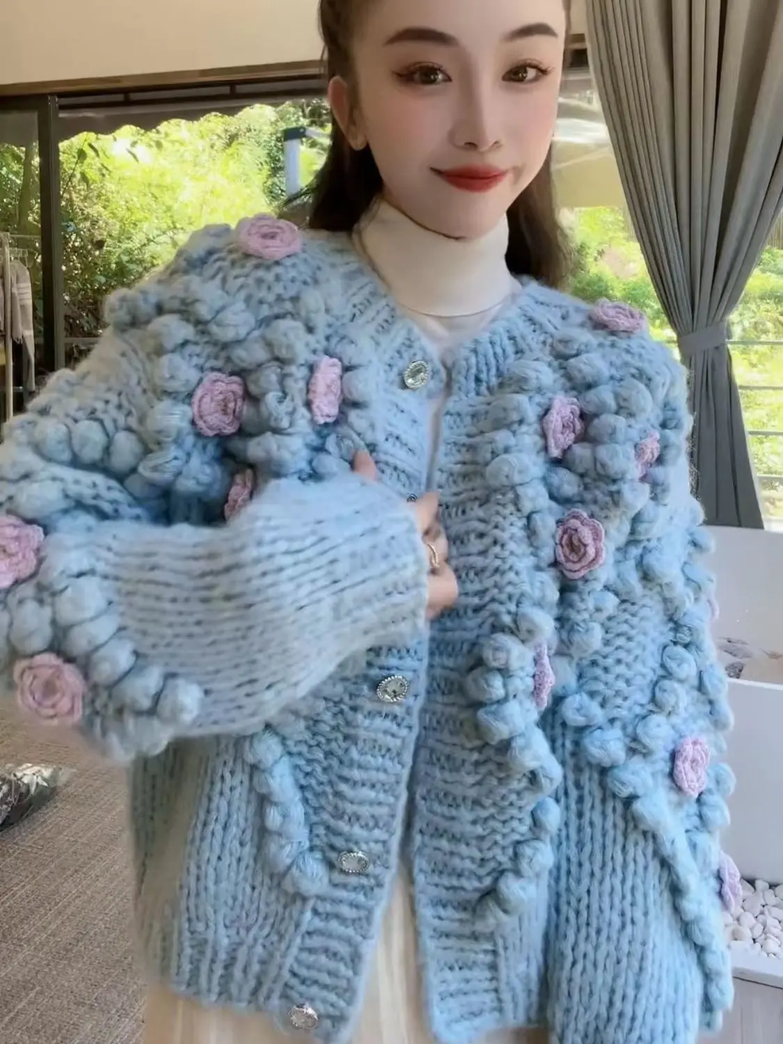 

Осенне-зимнее сверхпрочное вязаное пальто с объемным цветком ручной работы, новый женский кардиган на пуговицах с жемчугом