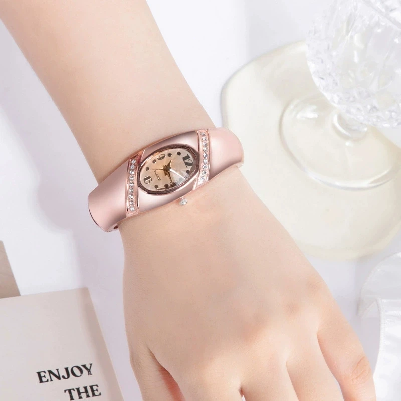 New Fashion Women Luxury Oval Rosy Crystal Casual Quartz Watch Ladies Students Stainless Steel Bracelet Watches Reloj Mujer Hot
