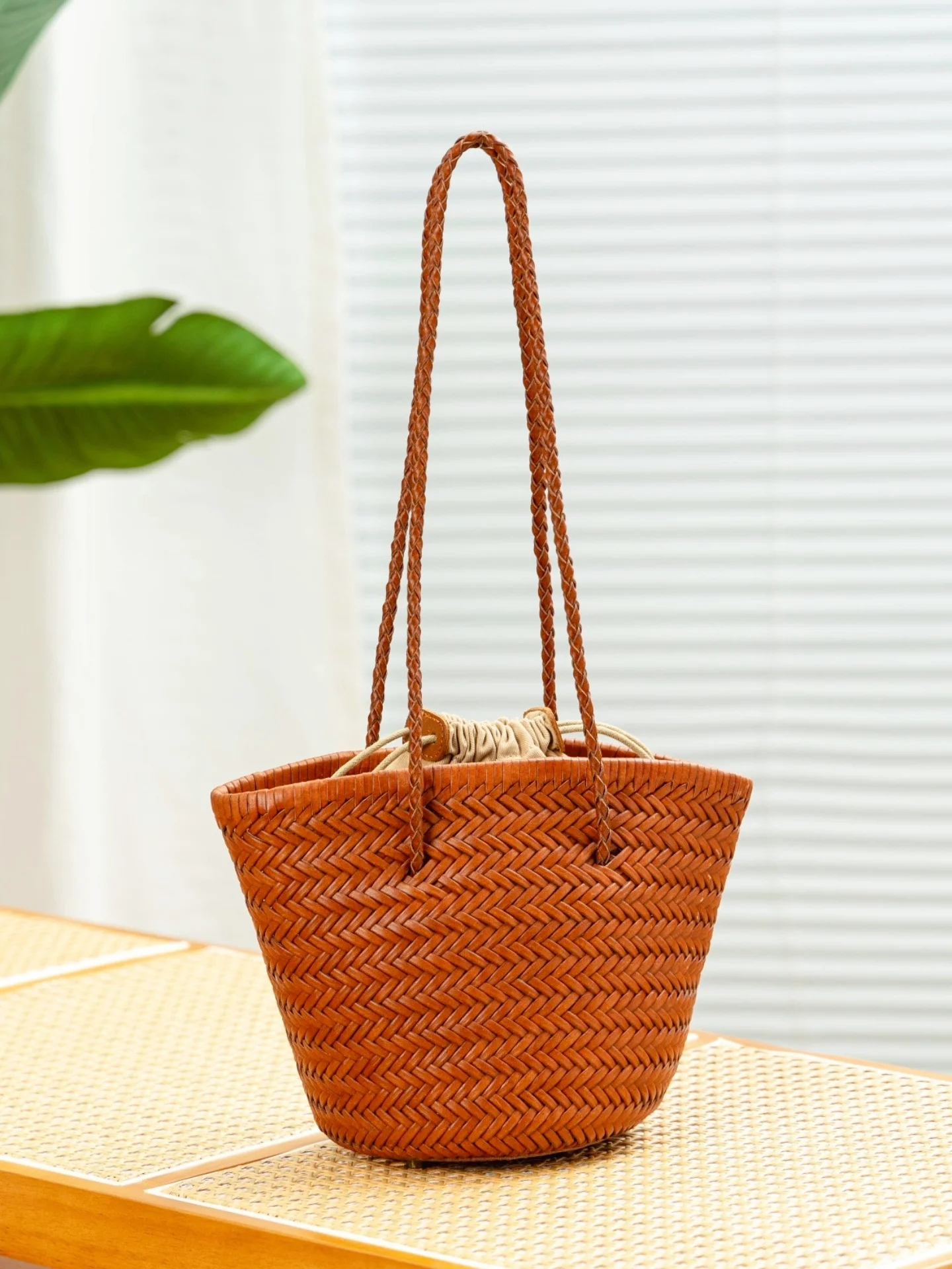 Bonded Leather Handmade Woven Bucket Bag Women Vintage Shoulder Crossbody Purse Casual Commuter Vacation Daily Use Bag
