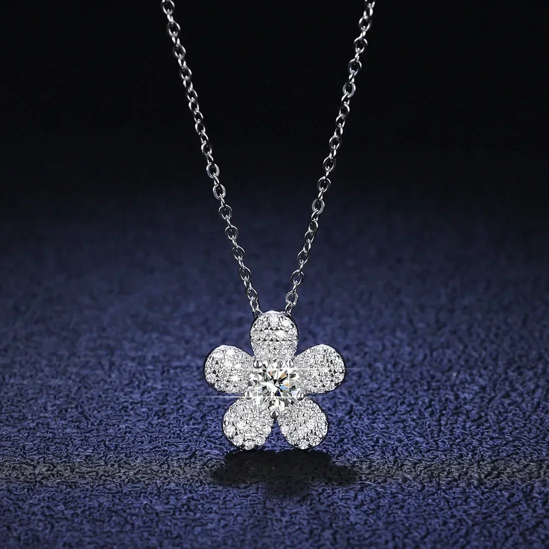 Luxury Platinum Pendants 0.5 Ct Moissanite Diamond Necklace for Women Camellia New Collarbone Chain Pt950 Wedding Jewelry Gift