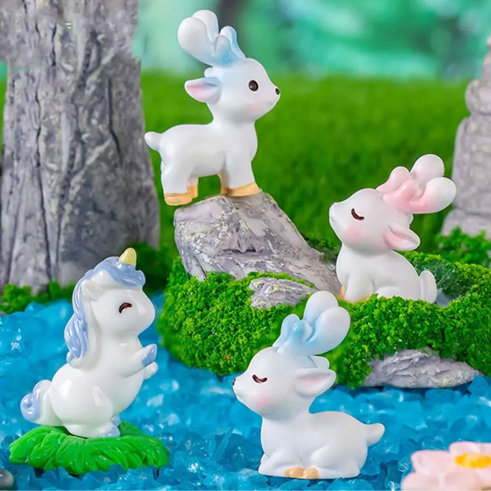 Deer Ornaments Cartoon Sika Deer Figurines Resin Crafts Mini Deer Statue Cute Realistic Elk Miniature Figurines Home Car Decor