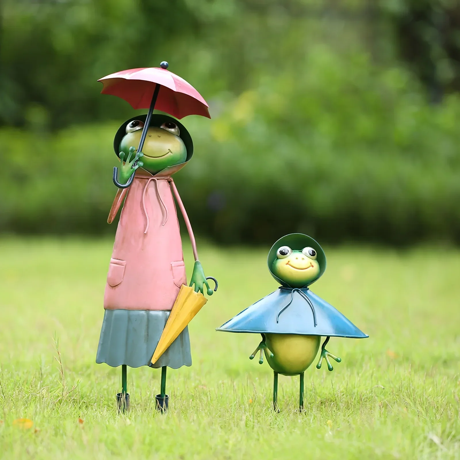 

1 Pc Metal Iron Cartoon Frog, Outdoor Garden Statues and Home Decor, Outside Statues for Yard ,Frog Raincoat with Umbrella Gard