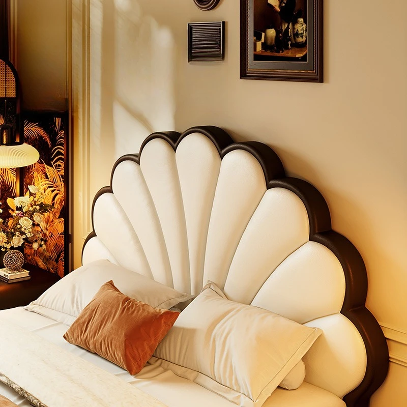 

Medieval small apartment with drawer storage bed