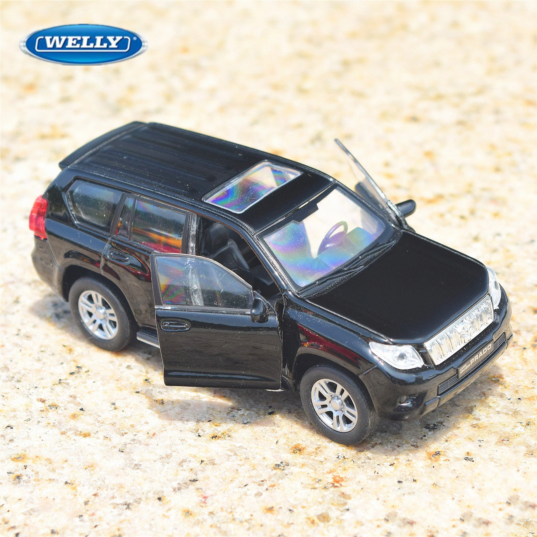 WELLY 1:36 TOYOTA Land Cruiser Prado Alloy Car Model Diecasts Metal Toy Pull Back Car Model Simulation Collection Children Gifts